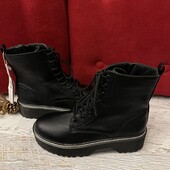 Tally Weijl,із еко шкіри,розмір 40,устілка 25,5