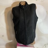 Тепленькая флисовая жилетка размер м/л, состояние отличное
