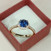 Шикарное кольцо с синим алпанитом и белыми фианитами. Размер 19. Позолота 585 пробы 18К.