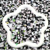 Мікс квітів, листя та намистин для декору нігтів або творчості