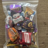 В лоті мікс цукерок 250 гр