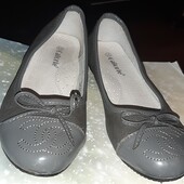 Гарненькі фірмові туфельки, устілка 20,5см