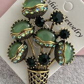 Просто красотка!!!брошь изумительная,оригинальная и добротная!