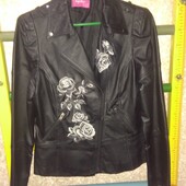 Кожаная курточка косуха с вышивкой