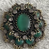 Просто шикарная брошь,в позолоте ,в нежных зелёных цветах