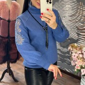 Женский теплый свитер с высоким горлом