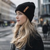 Шапка чорна у трендовому стилі, тепла та стильна