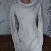 Тепленький подовжений світерок з горловиною