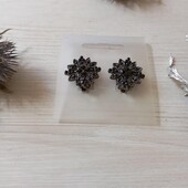 Кліпси з чорними стразами