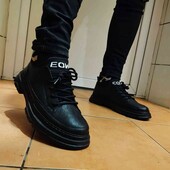 Чоловічі кросівки. В наявності 44р - 27,5см устілка. Стан: Новий 