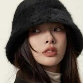 Чорна панама з еко хутра