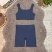 Зручний спортивний костюм для тренувань ідеальний стан