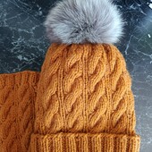 Комплект вязаный.