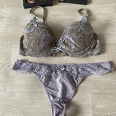 Красивый бюстгальтер с пушап 70а и трусы