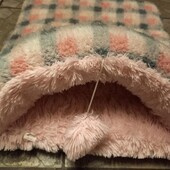 Меховый обьемный теплющий мешок-домик для кошечки или котика.50см на 55см.