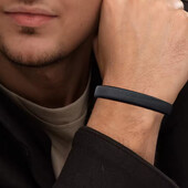 Чорний еластичний браслет-манжет. Сталь, медсталь