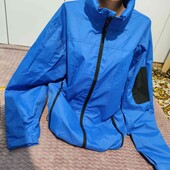 чоловіча гарна спортивна вітровка тоненька