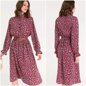 Красива сукня з довгими рукавами