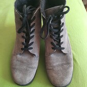 Черевики 39 розміру