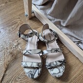 Прекрасні, комфортні босоніжки, як нові ззовні ❤️