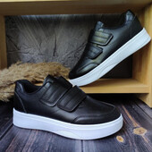 Кросівки на липучках на вузьку та середню стопу