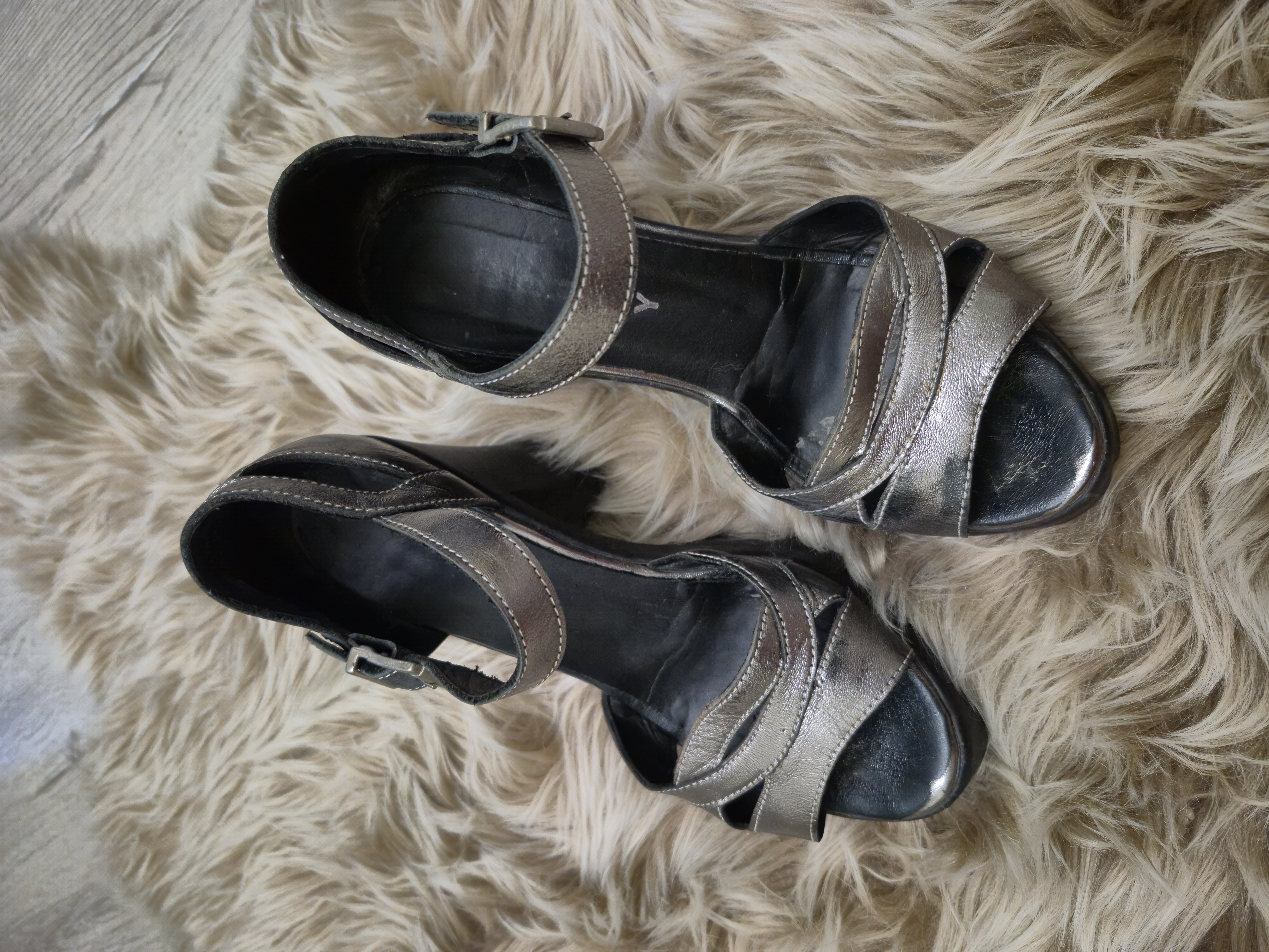 Шкіряні босоніжки