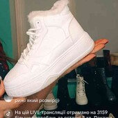 Кросівки жіночі 