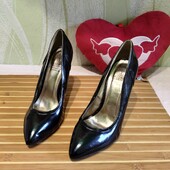 Брендові, лакові шикарні модельні туфлі