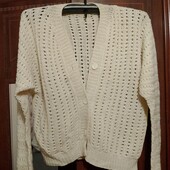 Красивий в'язаний кардіган