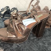 Primark uk6 39p нові бронзові босоніжки
