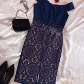 Вишукана сукня у темно-синьому кольорі