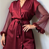 Чудовий халат у кольорі бордо з цікавими рукавами.