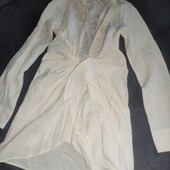 Сукня світла з декольте