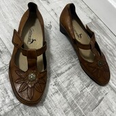 Кожаные снаружи и внутри мягкие туфли на липучках 38 р на не узкую ножку