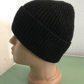 Тепла чорна шапка, одинарна.