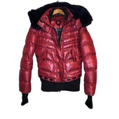 Лаковий пуховик Німецький дорогий бренд . Нюанс