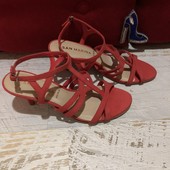 Распродажа!Босоножки фирмы San Marinа из натурального нубука! Новые.Стелька 23,5 см.