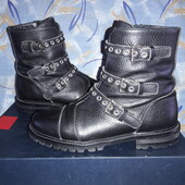 Кожаные ботинки.р.р.37.стелька 23.5 см.в отличном состоянии.Оригинал!