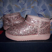 Угги с пайетками.р.р.36.стелька 22.5 см.в отличном состоянии.Оригинал!