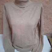 Фірмовий светрик-гольф,розмір M