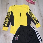 У новому стані.Спортивний комплект на 7-8років.