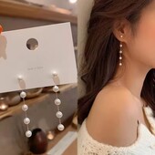 Трендові довгі сережки зі штучними перлами