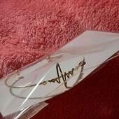 новий жіночий браслет на руку