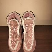 Короткі чобітки на дівчинку, не пропустіть.