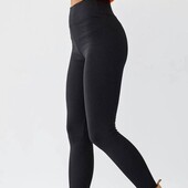 Жіночі утеплені лосини в дрібний рубчик.