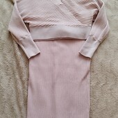 В'язаний пудровий костюм .