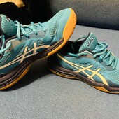 Кросівки - футзалки . Одягались один раз в залі .