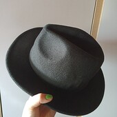 Чорний капелюх