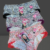 Трусики 3 штуки асорті кольорів.