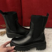 About you,із еко шкіри,із легким утепленням,розмір 41.Останні